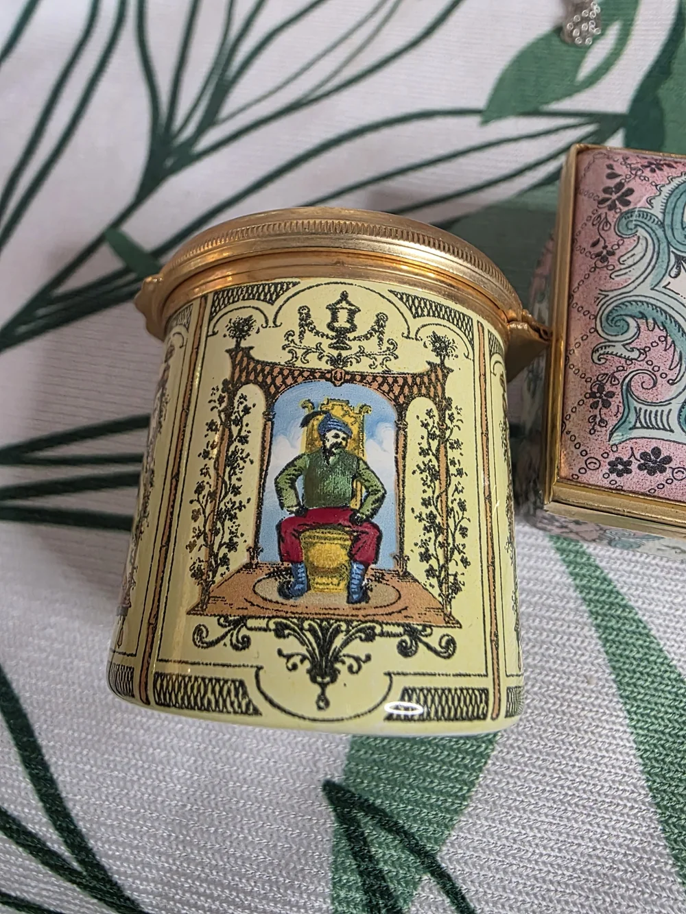Like New Vintage Bilston & Battersea Enamels Trinket Box Chinoiserie England